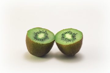 sliced kiwi