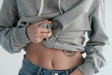 crop woman with bare tummy and hoodie